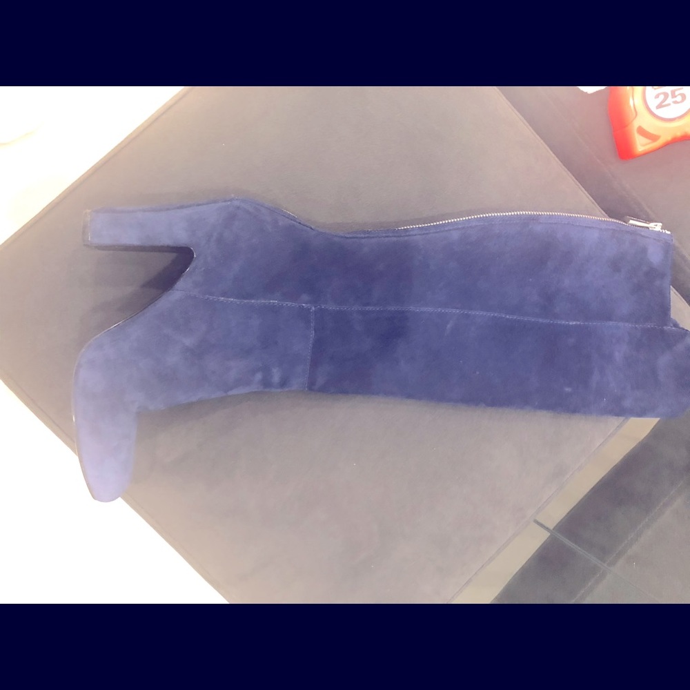 Vince Camuto blue suede, sexy back zipper size 37